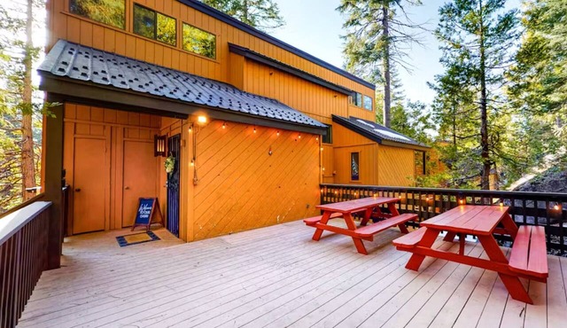Pet Friendly Condo w/Hot Tub in Shaver Lake