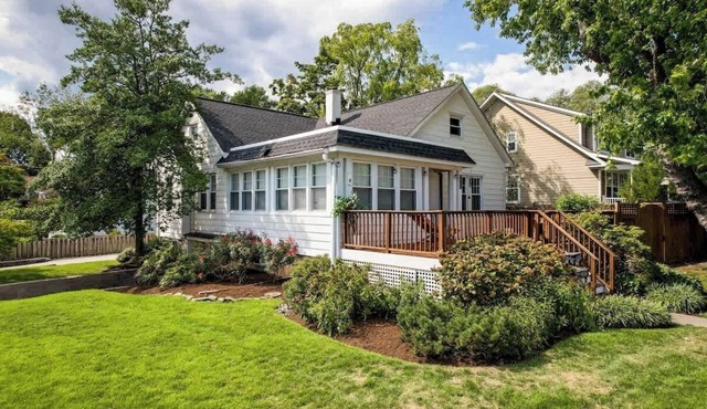 Pet-Friendly Eastport | Yard & Fire Pit