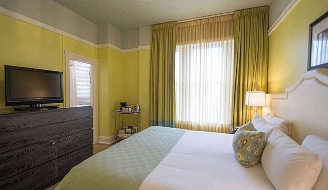 Pet-friendly Property! 2 Comfortable Units with Pop- Up Cinema!