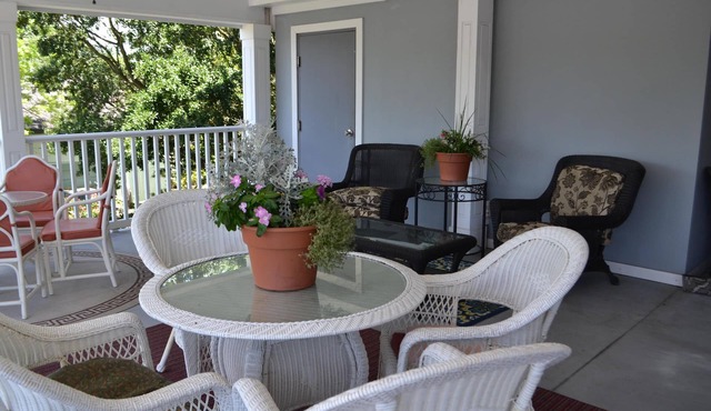 PET FRIENDLY rooms available, short walk to Historic Beaufort Waterfront