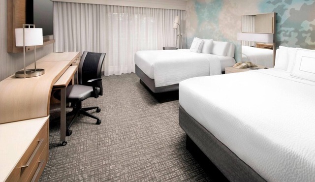 Pets Allowed! Minutes from Gordon Faber Recreation Complex, Indoor Pool!