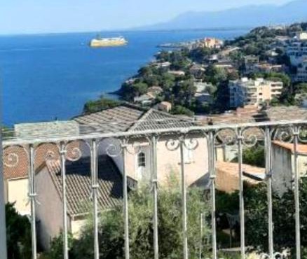 pietranera village terrasse vue exceptionnelle sur la mer