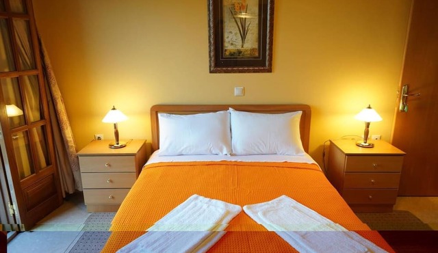 Pinotsi Room 4- Double bed