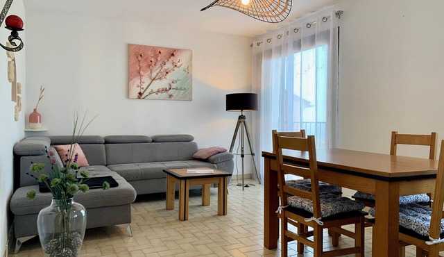 Pleasant apartment between sea and mountains