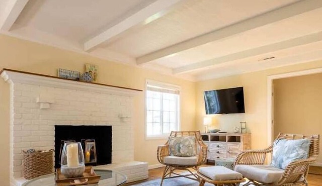 Pleasure Point Getaway with hot tub, dog friendly!