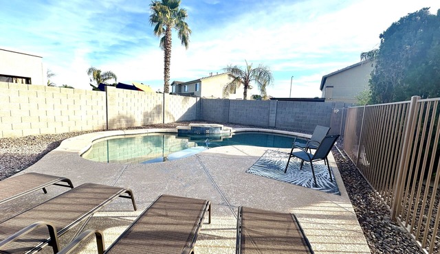 Pool, five bedrooms and plenty of amenities. Golf, MLB, NFL nearby!