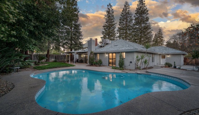 Pool| Game Room|3/2|Sleeps 10:Class Act in Fresno!