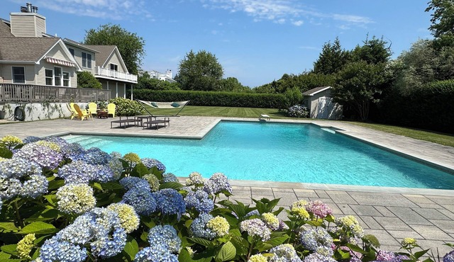 Poolside Orient Pt by the sea