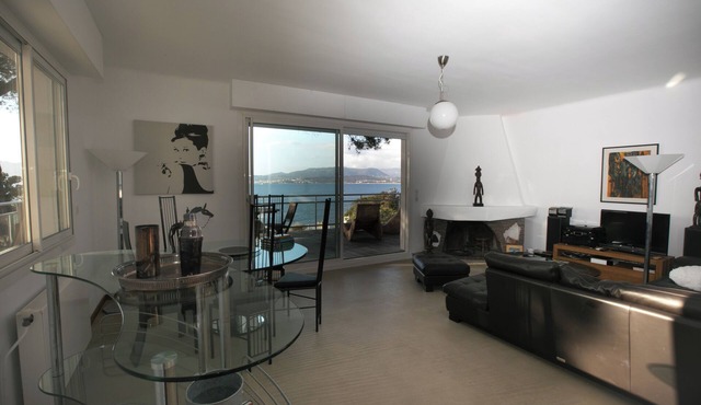 Porticcio: Large waterfront villa with exceptional view.