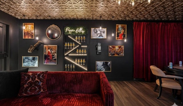 POSH Scottsdale -Large Group HQ- Heated Pool, Hot Tub, Outdoor Bar & Jazz Lounge