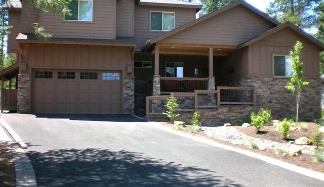 Premier Luxury Home with 6 BR/7 BA, Hot Tub, Game Room, SHARC passes, A/C