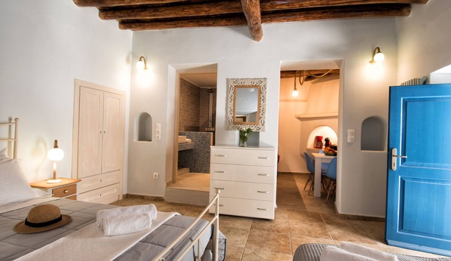 Premium Cycladic Studio - Perfect for Families - Couples, The Gavrion's Nest