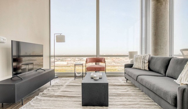 Premium South Loop 2BR w/Gym & Roof, nr Grant Park, by Blueground