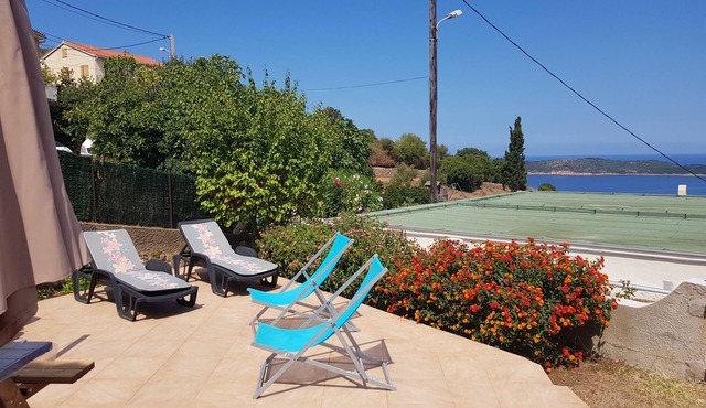 Pretty detached house, 3*, 3 bedrooms with terraces, overlooking the beach.
