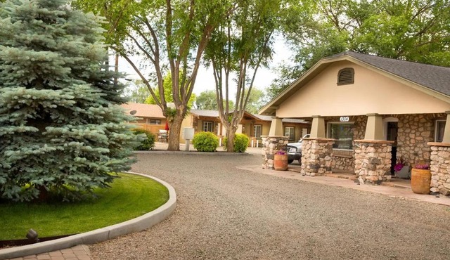Primrose Inn and Suites