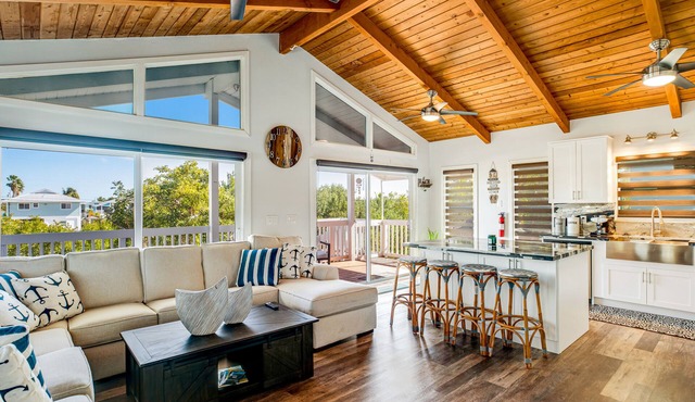 Pristine Waterfront Charmer - Outdoor Living & Dining, Dock, AC - Snowbirds OK