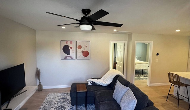 Private 1 bedroom, 1 bath In-unit Washer-Dryer