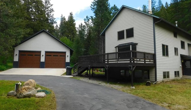 Private 1bd/1ba suite in the forest close to town