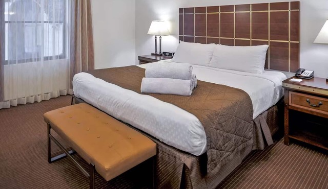 Private Balcony Retreat for Couples in Sedona – 2 Miles from the Bustling Uptown