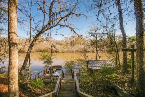 Private Dock + River View: Cabin Retreat in Jesup