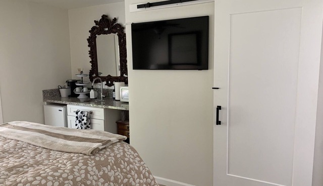 Private Entrance Queen Suite