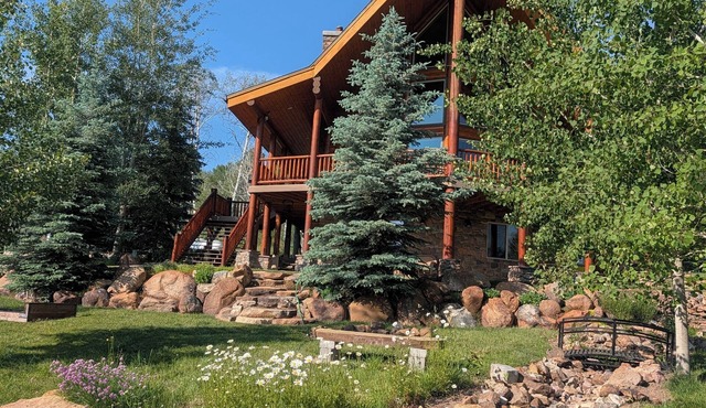 Private getaway near Bear Lake, ATV hike, cave tours, and kayaking, game room.