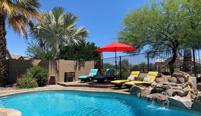 Private Heated Pool - pool heat incl'd, Fire-pit, Pool Table, Bar, Dog-friendly!