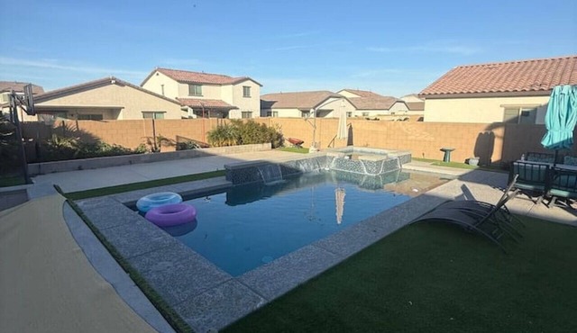 Private Heated Pool + Year-Round Hot Tub