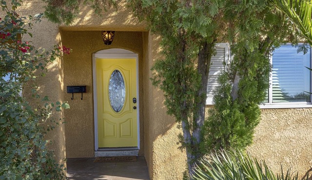 Private Historic UofA bungalow