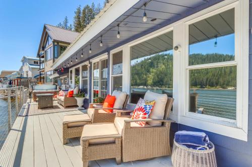 Private Hot Tub: Deer Lake Home w/Dock Access!