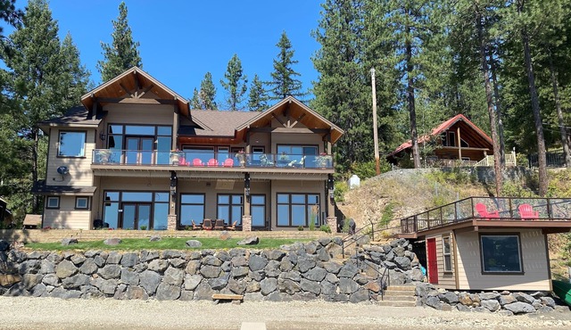 Private lake house on Deer Lake