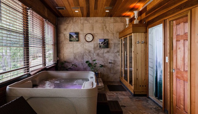 Private One Bedroom apartment with Access to Spa Area with a View