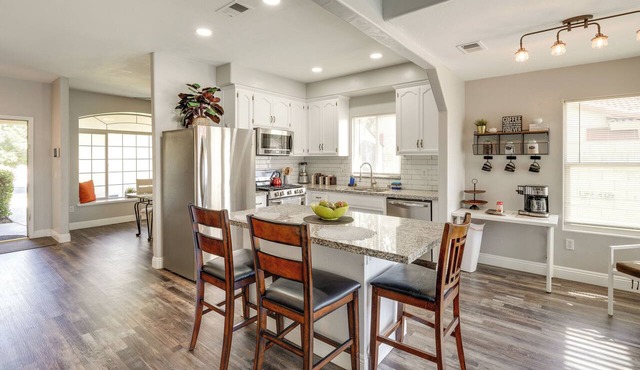 Private Pool & Patio: Pet-friendly Bakersfield Gem