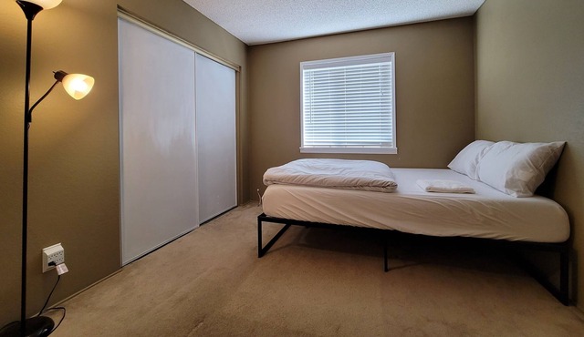 Private Room [#1] - 2 Queen Beds - Shared Bathroom