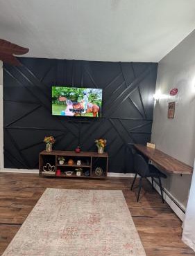 Private, Spacious & Comfy 1 bedroom Entire Suite With Separate Entry & Free Parking