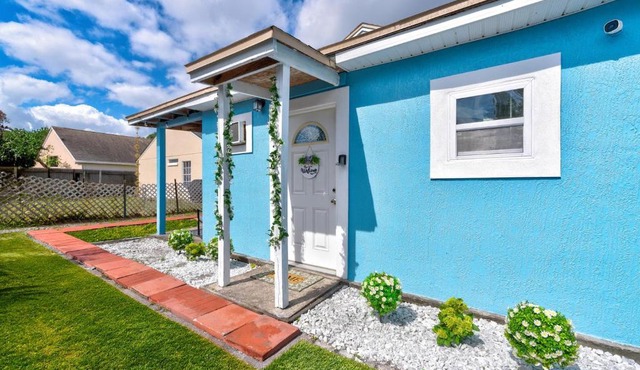 Private Studio wprivate Entry Near UCF & Airport