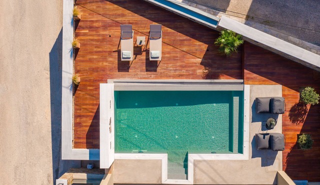 Private Swimming Pool Suite with Sea View, Coocono Villas