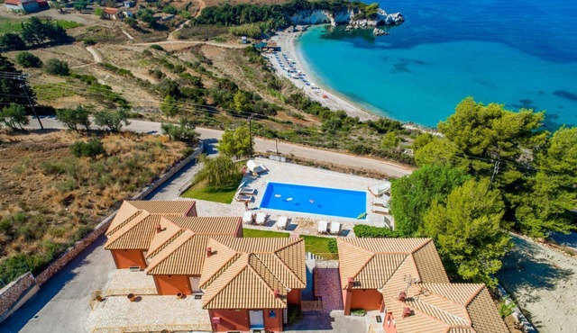 PRIVATE VILLAS WITH SHARED POOL#2