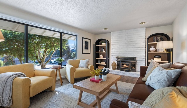 Professionally designed & furnished 4-bedroom house in Mt Vista, Ridgefield