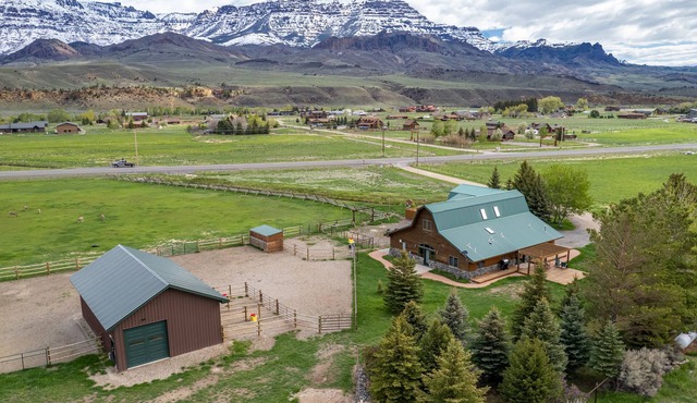Ptarmigan Ranch- Large family home, on the way to Yellowstone