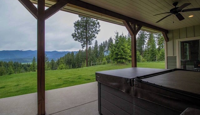 Quail House: VIEW of Mountains & Valley, Hot Tub, 3 Bed/2 Bath