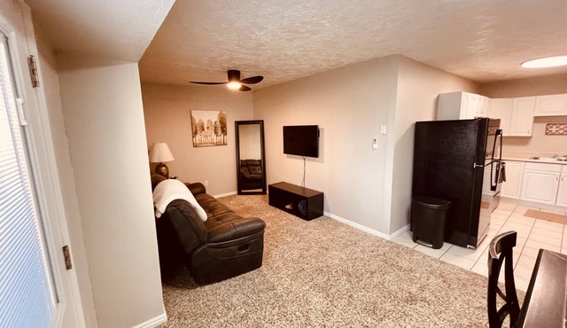 Quaint 100-Year-Old Historic Building Apt#3: Cozy Stay!