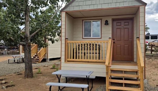 Quaint and Rustic Cabin with Views of the Upper Escalante River Corridor Canyon, Escalante, Utah