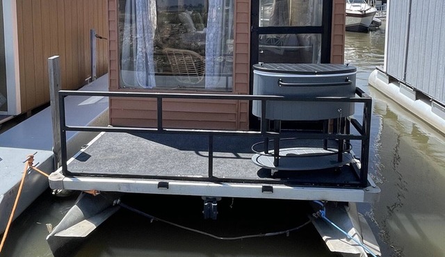 Quaint & Cozy Houseboat @ SoLSTAY