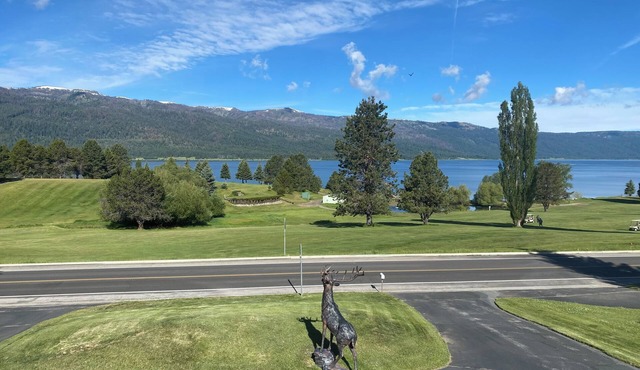 Quaint, Rustic Charm Lake house with WiFi in Cascade.