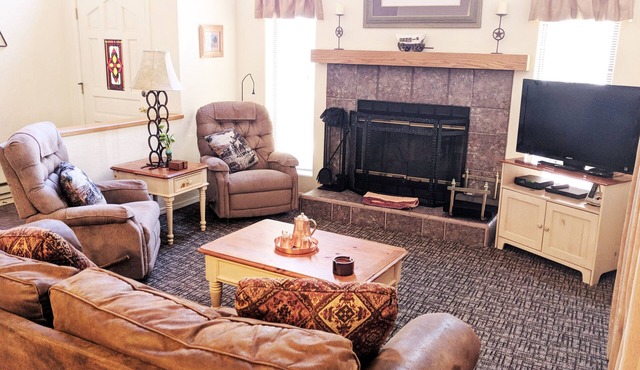 Quality Hill Resort Villa, luxury town home nestled among the tall pines