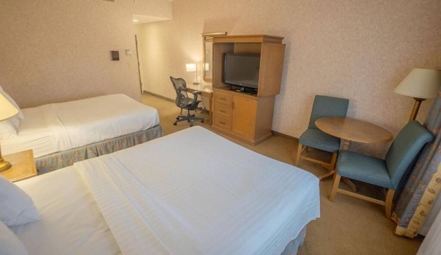 Quick Access to Fresno Airport – Comfortable Stay with Shuttle & Parking