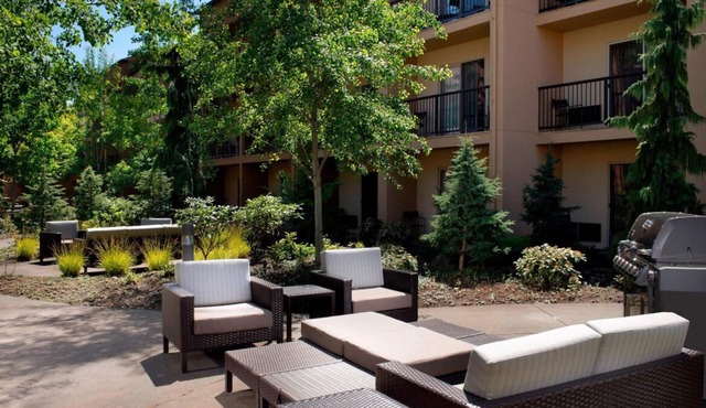 Quick Drive to Winthrop Park! 2 Comfortable Pet-friendly Units, Swimming Pool!