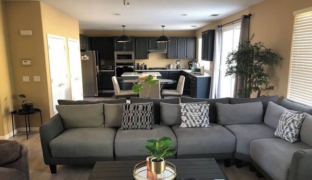 Quiet 1-Bed Room and Private Bath - Ideal for Travel Nurse