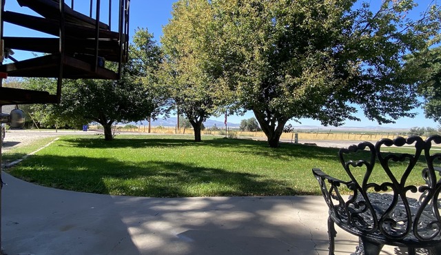 Quiet apartment at the mouth of meadow mountains. Located right off of i15.